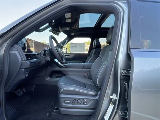 2026 Infiniti QX80 photo 32
