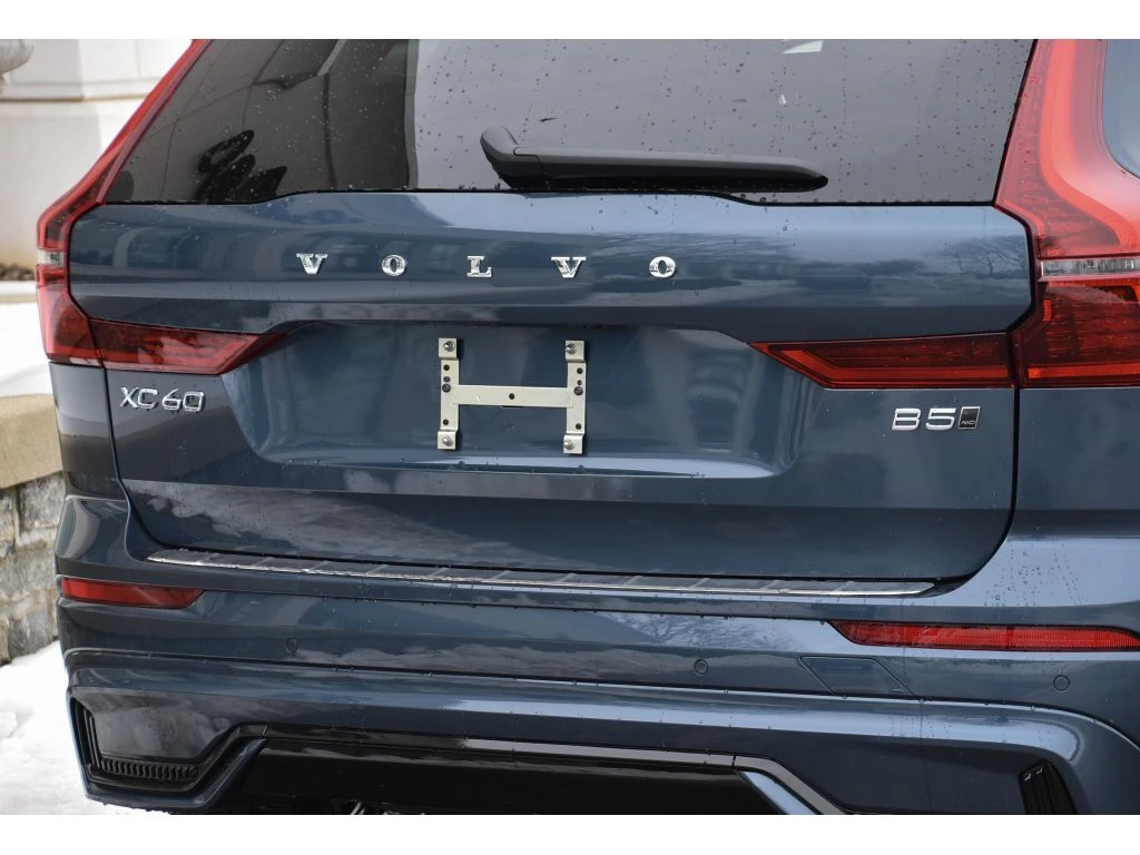 2026 Volvo - image 27