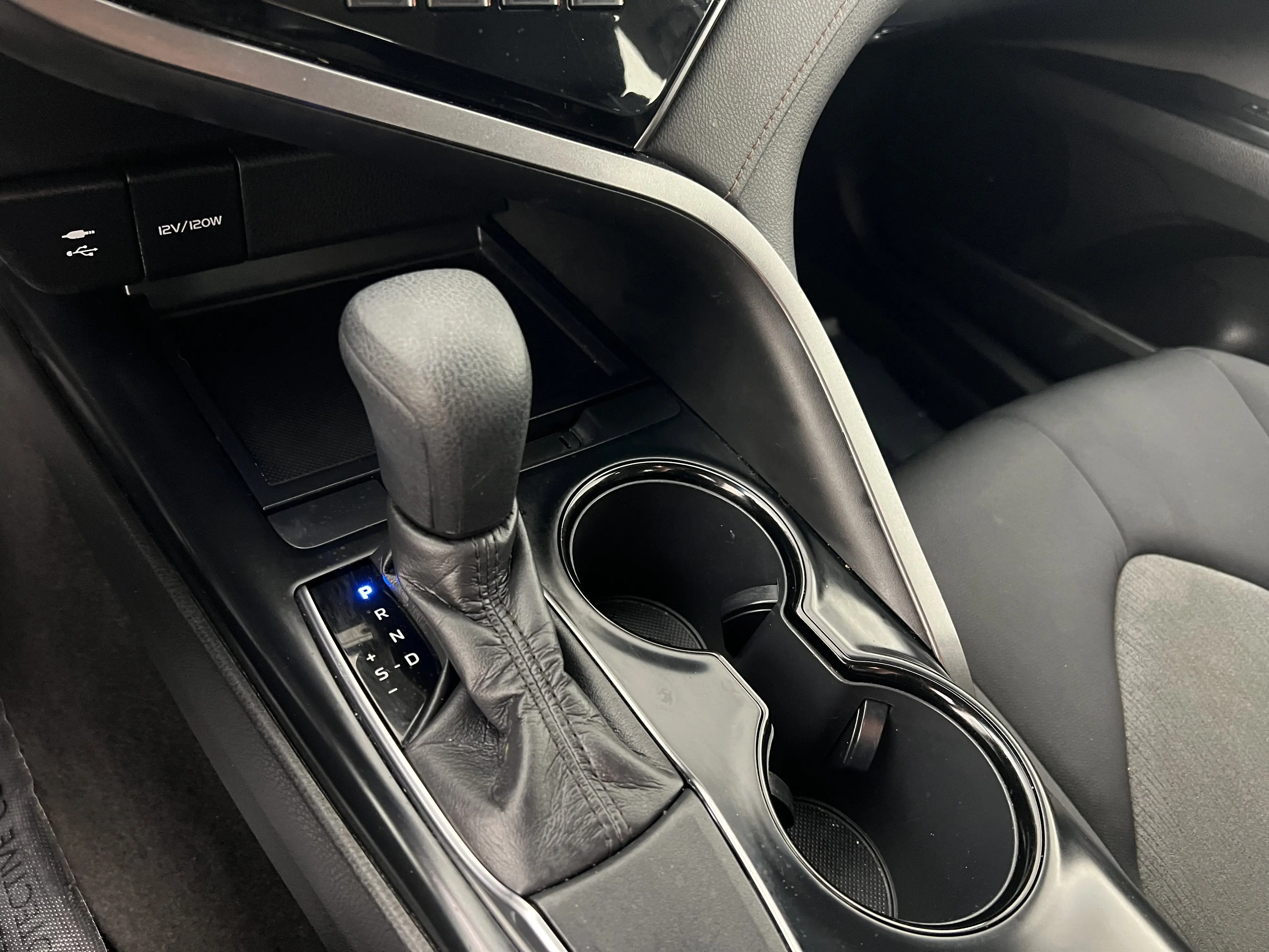 2019 Toyota Camry LE photo 26