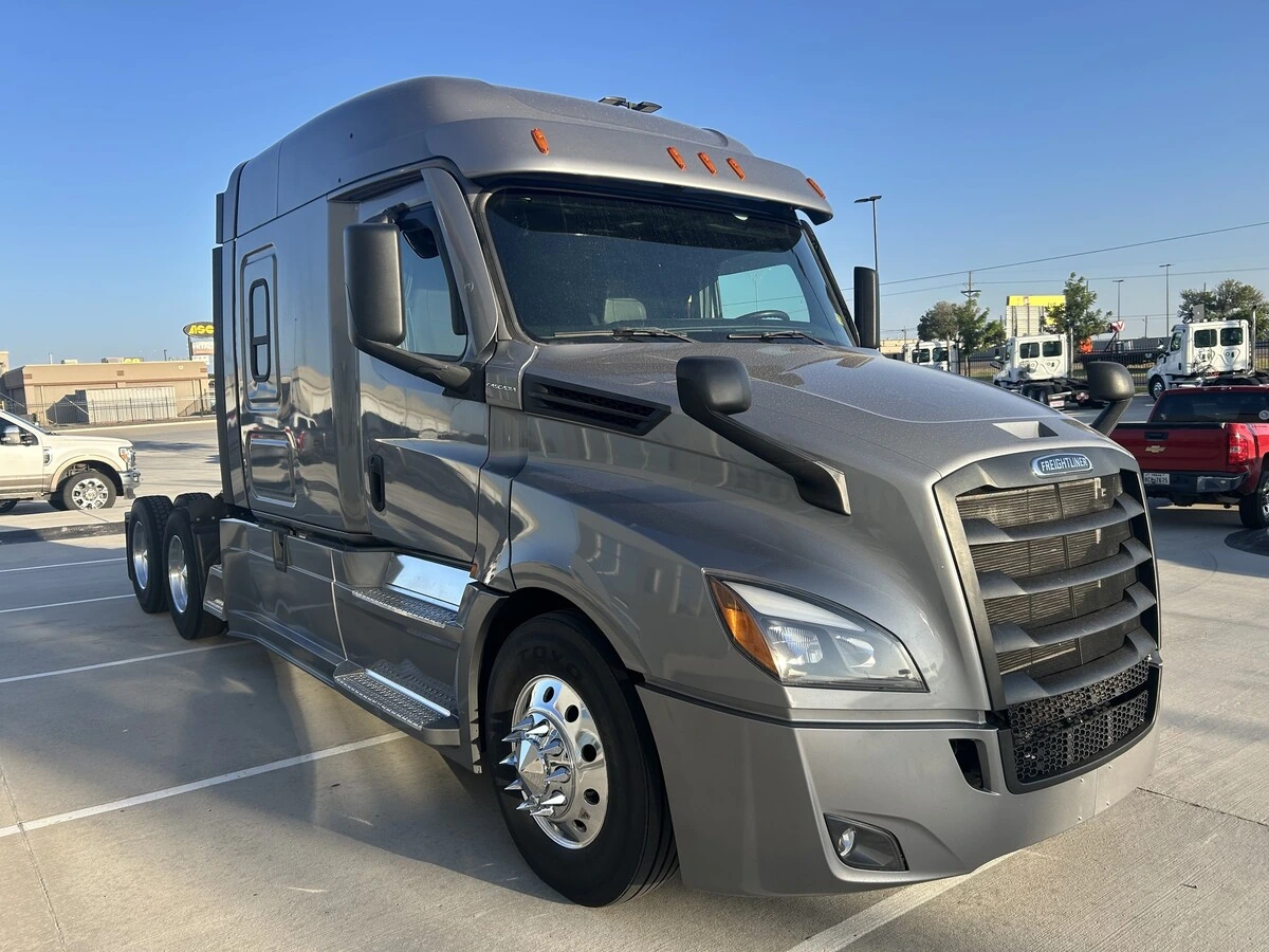 2021 Freightliner Cascadia — photo 3