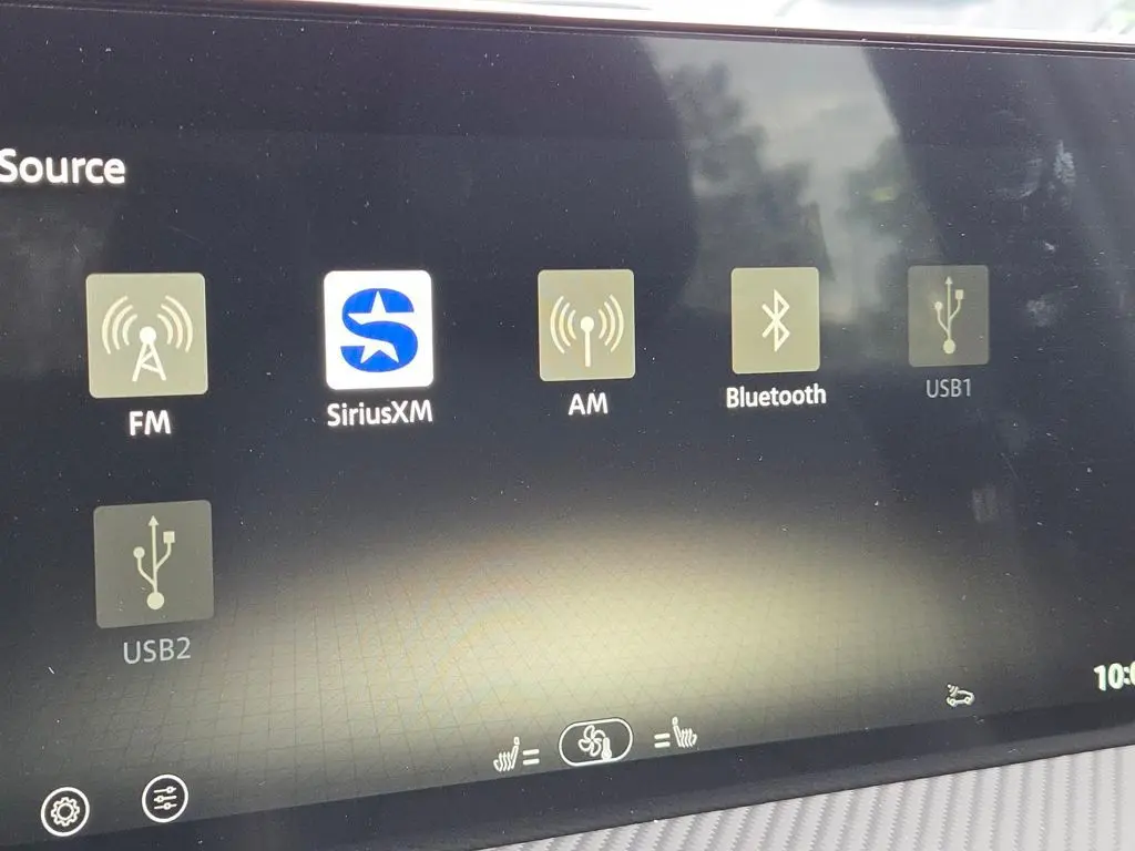2026 Nissan Kicks SR photo 6