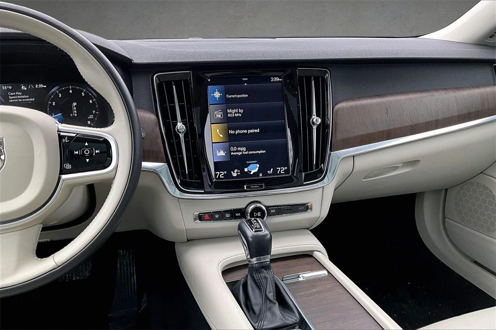 2021 Volvo - image 9