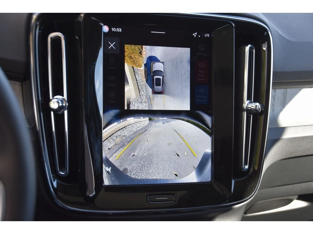 2026 Volvo - image 22