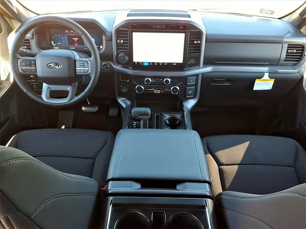 2025 Ford F-150 XLT photo 2