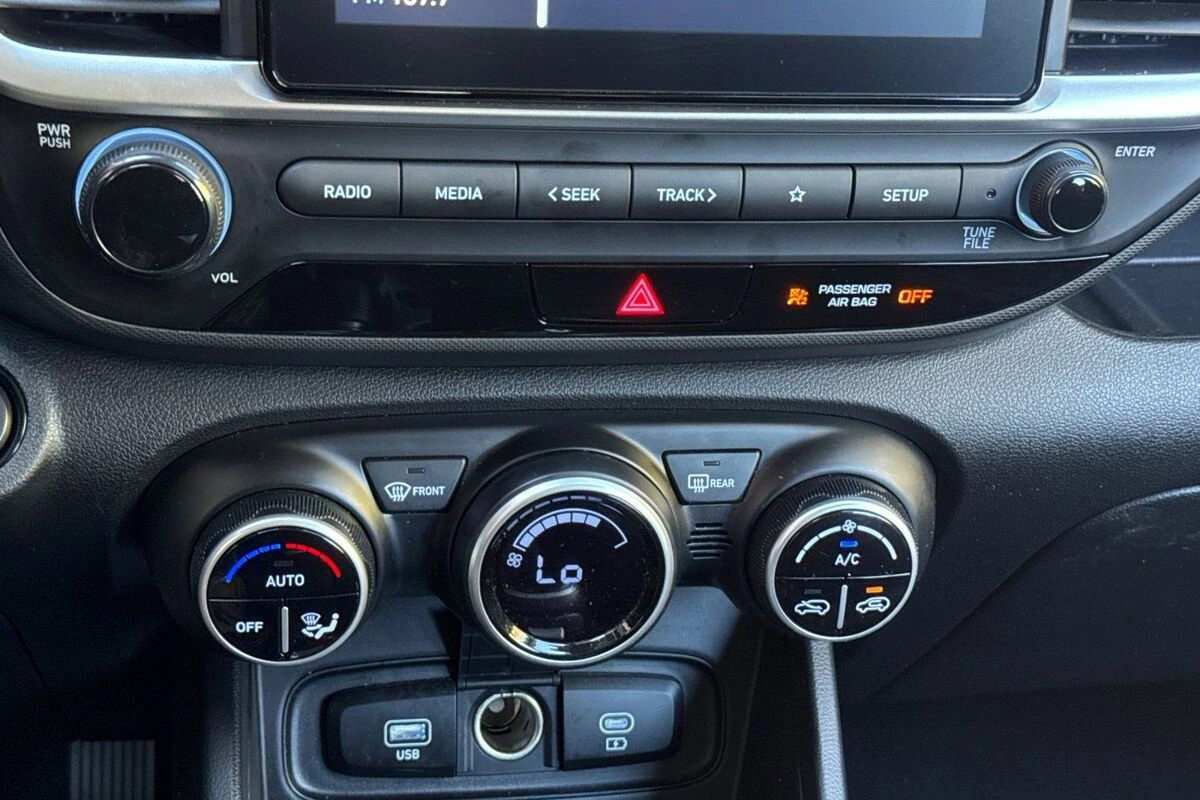 2025 Hyundai Venue SEL - Photo 20