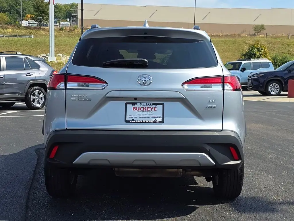 2024 Toyota Corolla Cross LE photo 15