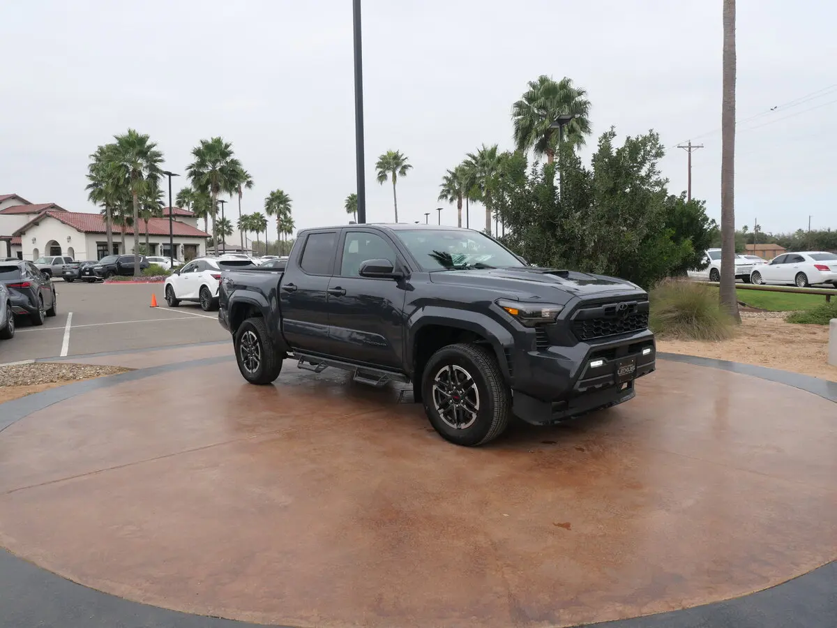 2024 Toyota Tacoma TRD Sport's photo