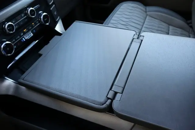 2025 Ford F-150 Platinum photo 12