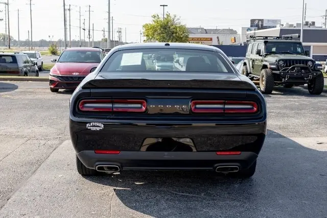 2022 Dodge Challenger SXT photo 8
