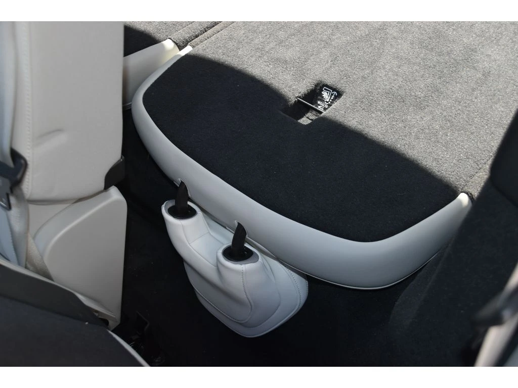 2025 Volvo - image 17