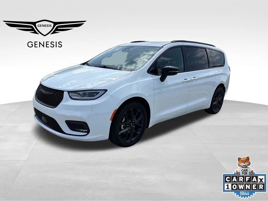 2025 Chrysler Pacifica Limited's photo