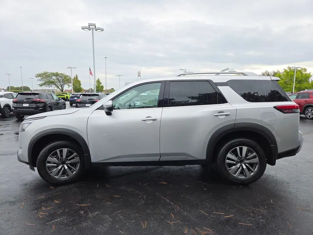 2025 Nissan Pathfinder SL photo 24