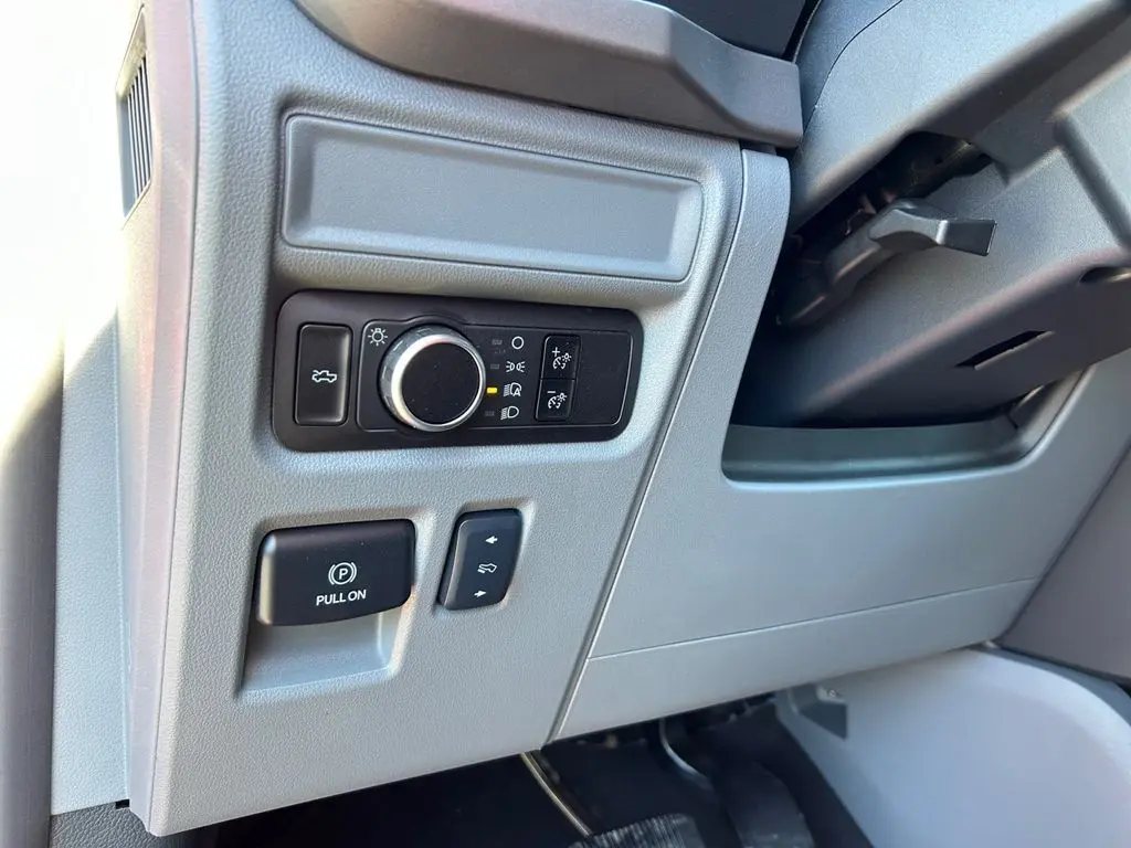 2025 Ford F-150 Lightning XLT photo 21