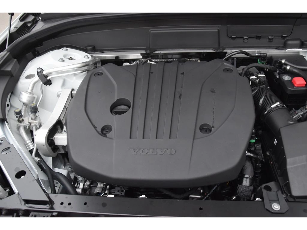 2026 Volvo - image 25