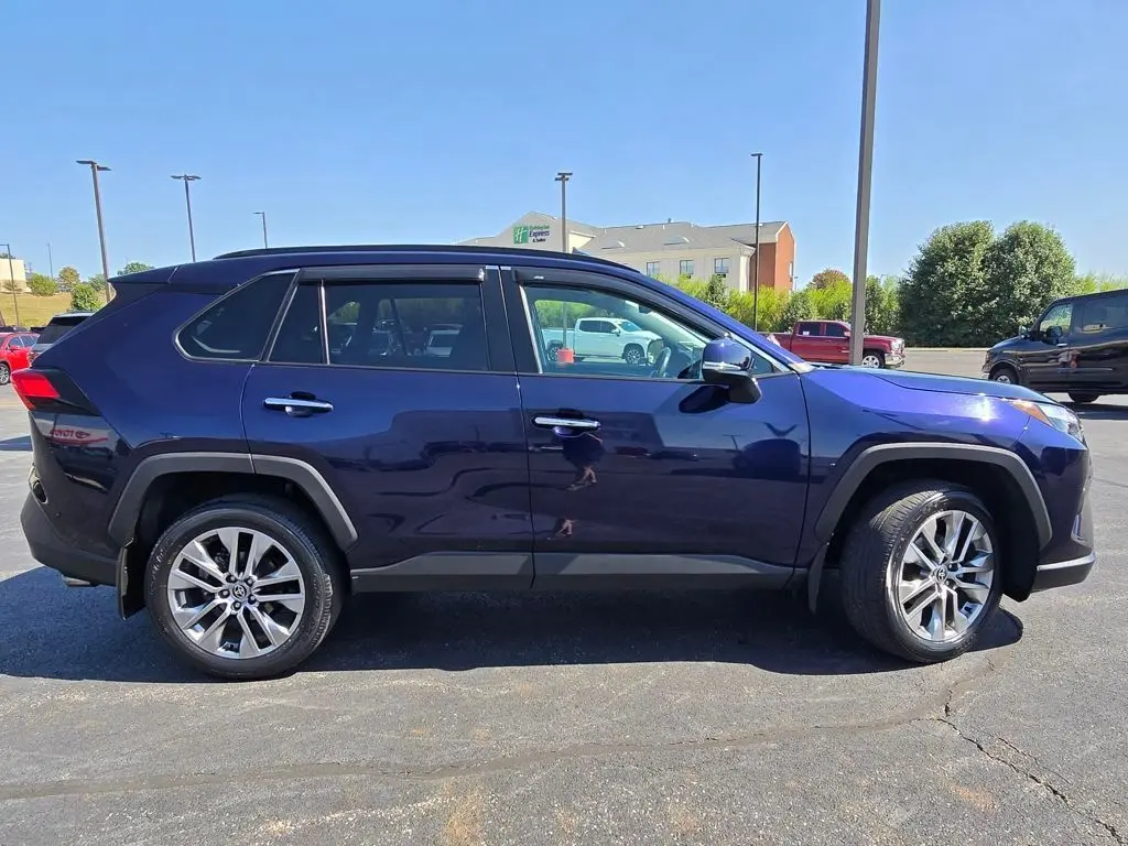 2022 Toyota RAV4 Limited photo 16