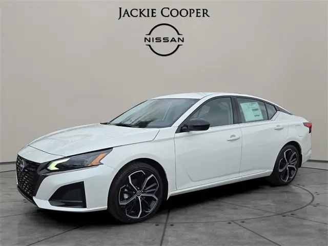 2025 Nissan Altima SR's photo