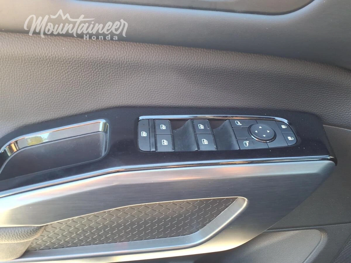 2025 Nissan Pathfinder SL - Photo 42