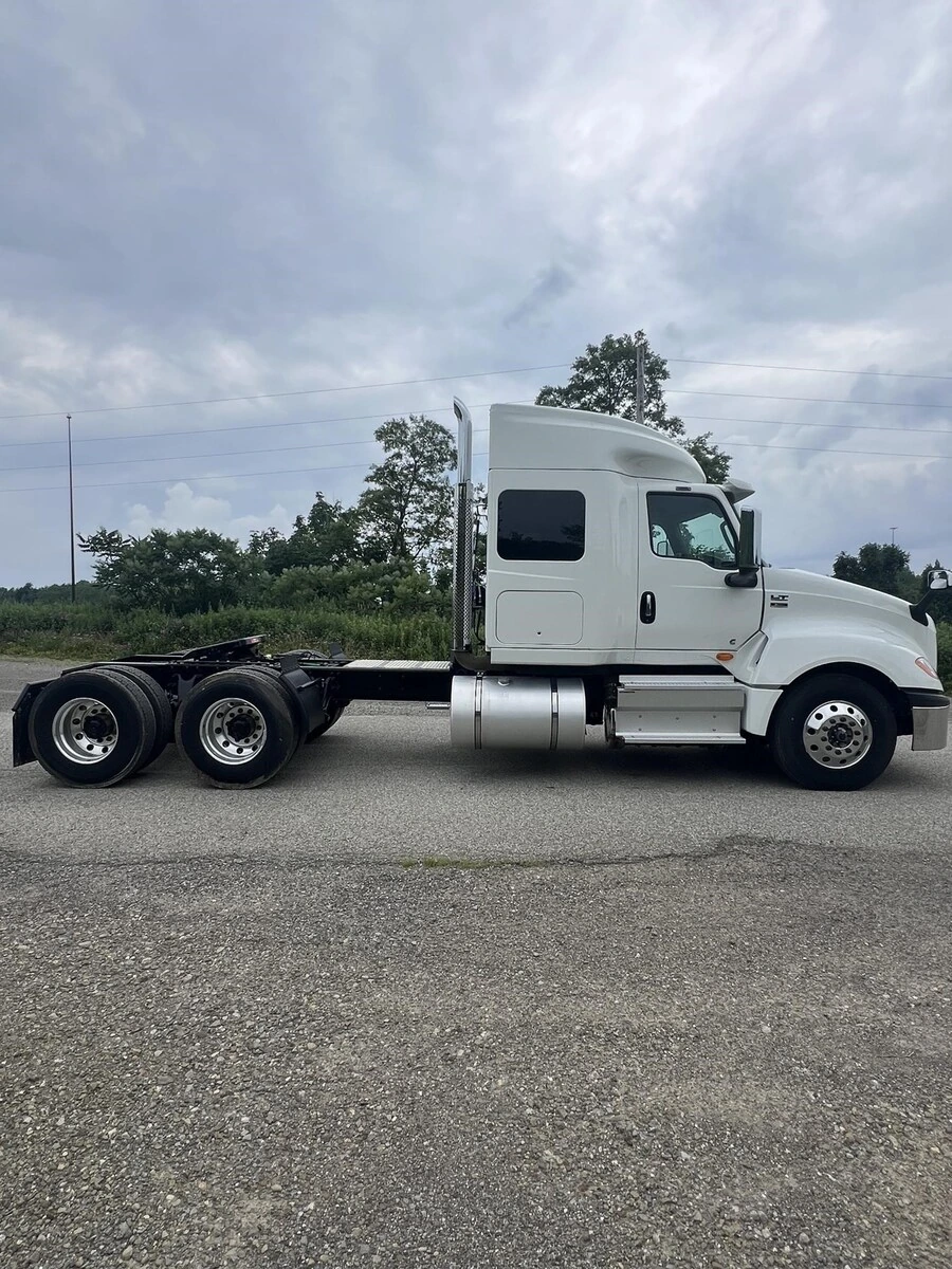 2025 International LT - image 3