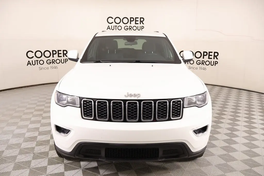 2018 Jeep Grand Cherokee Laredo photo 2