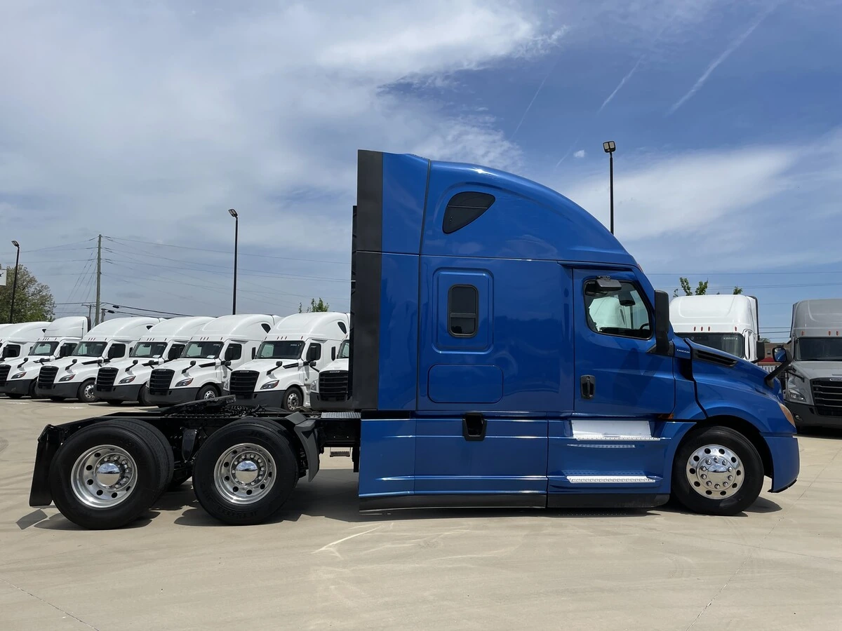 2021 Freightliner Cascadia - image 5