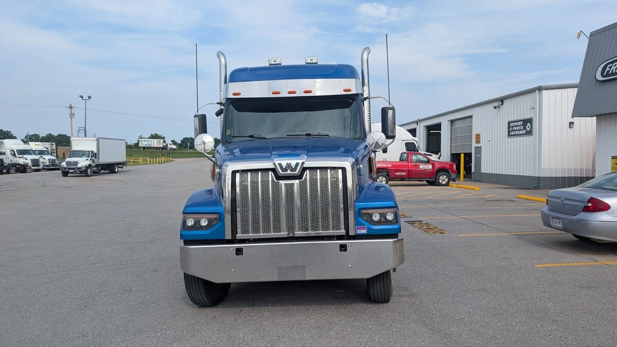 2023 Western Star 49X — photo 2