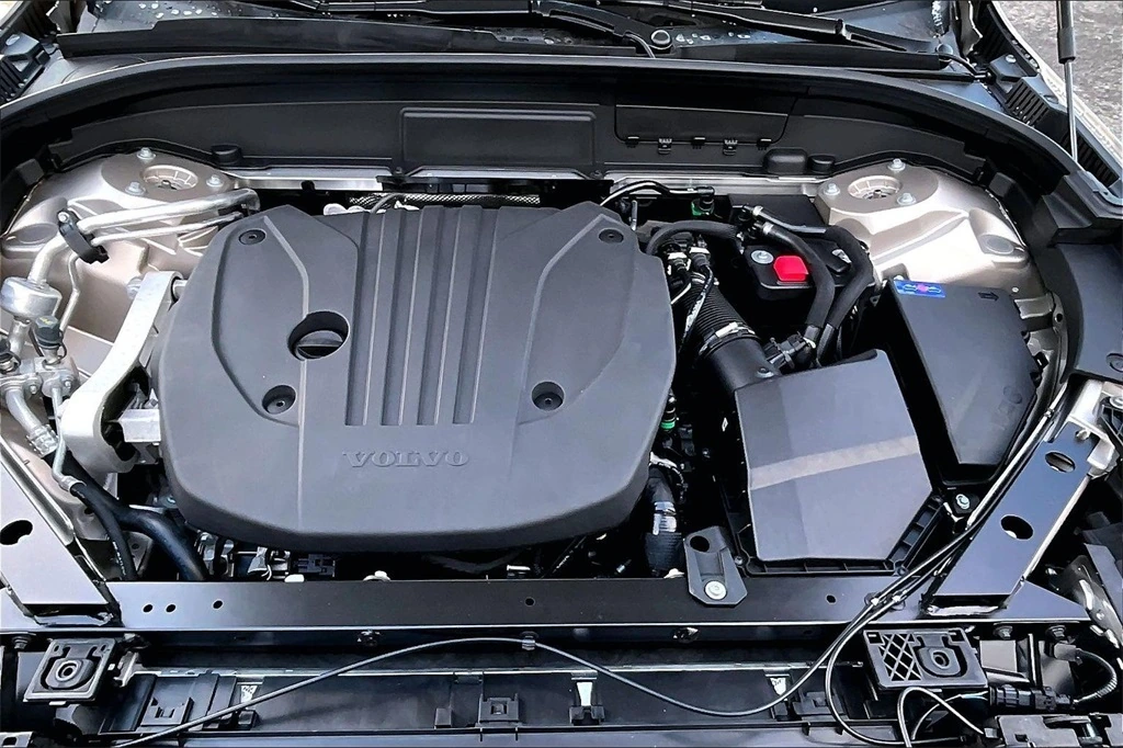 2026 Volvo - image 12