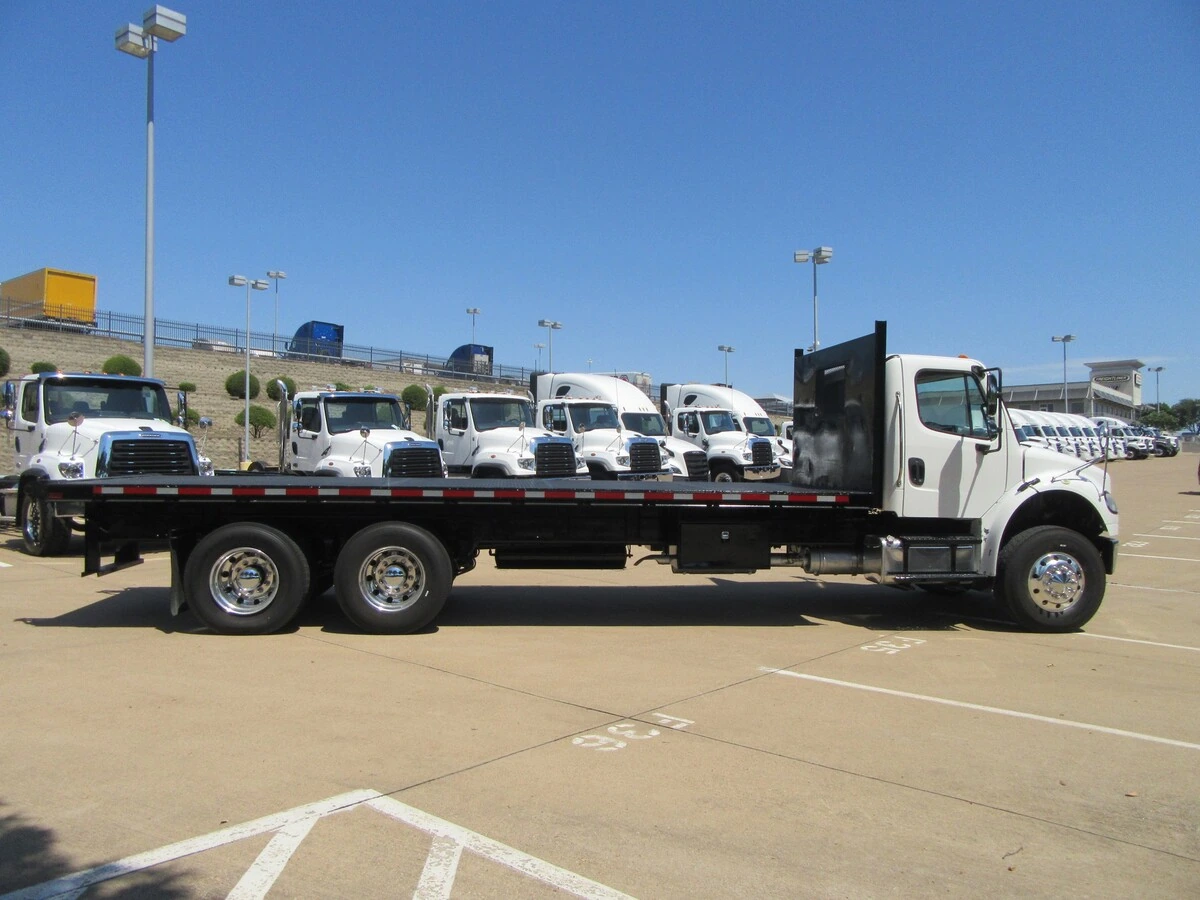 2017 Freightliner M2 106 — photo 5