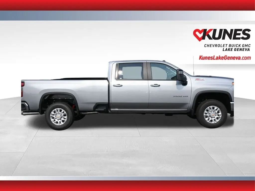 2025 Chevrolet Silverado 3500HD LT photo 3
