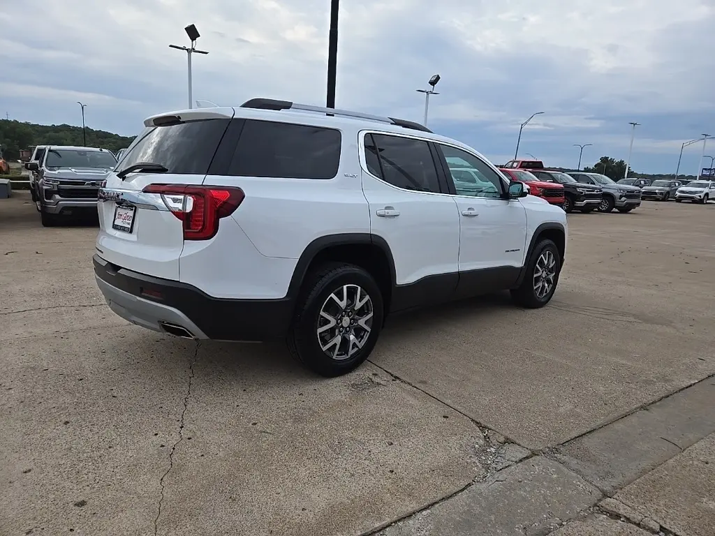 2023 Gmc Acadia SLT photo 3