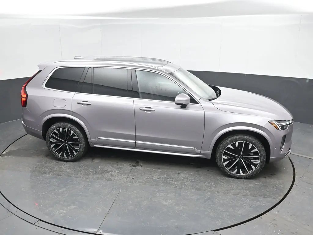 2026 Volvo - image 30