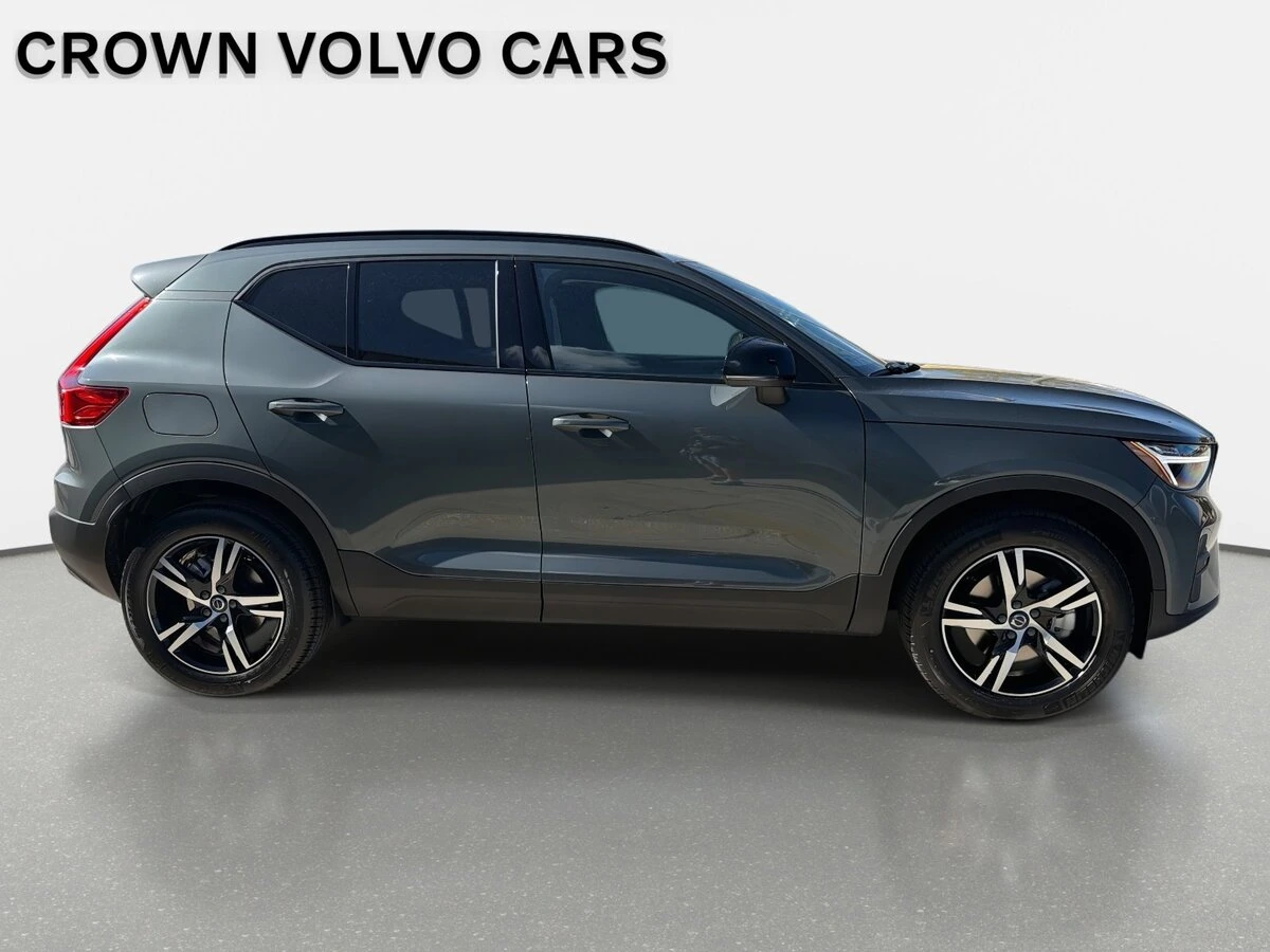 2026 Volvo - image 4