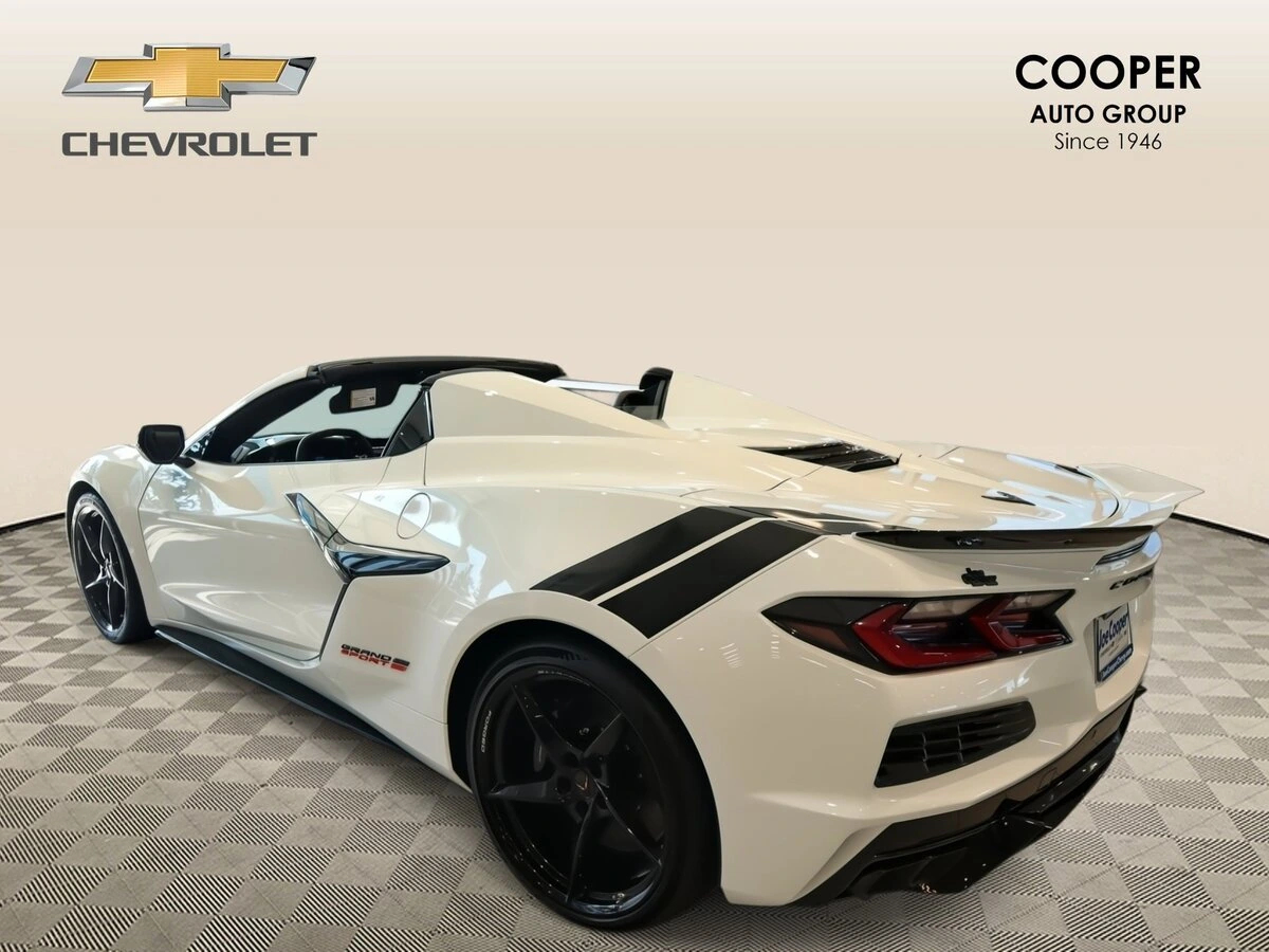 2027 Chevrolet Corvette 2LT - Photo 24