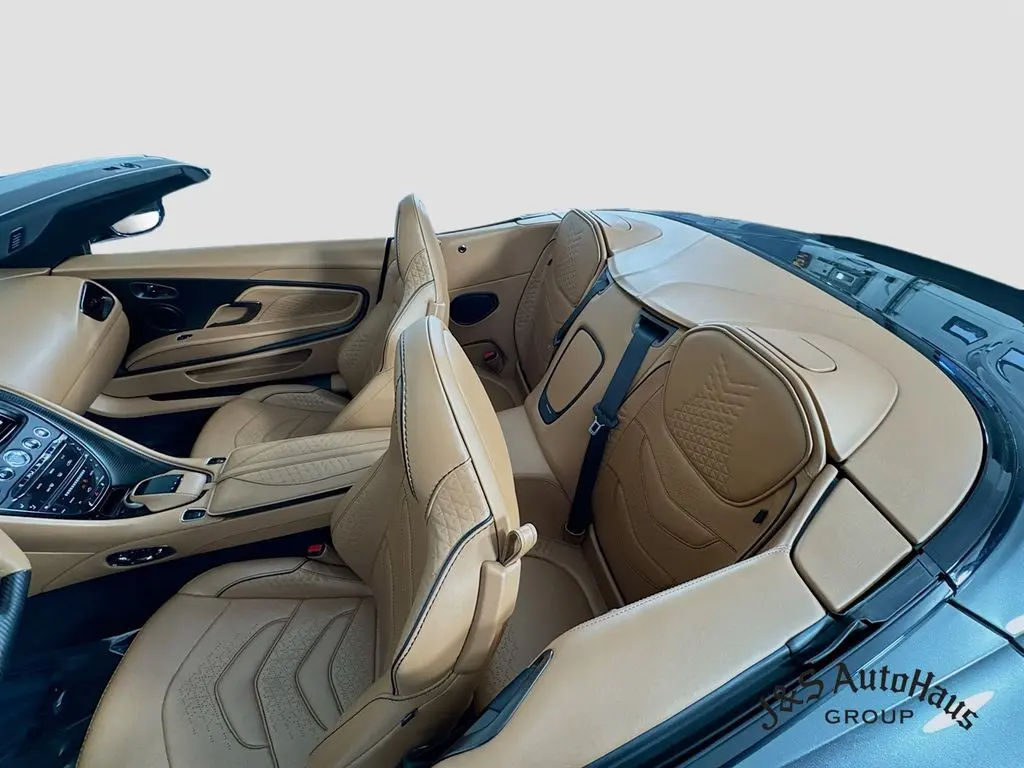 2021 Aston Martin DBS photo 22