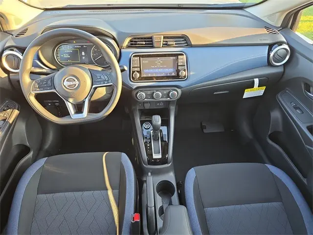 2025 Nissan Versa 1.6 SV photo 11