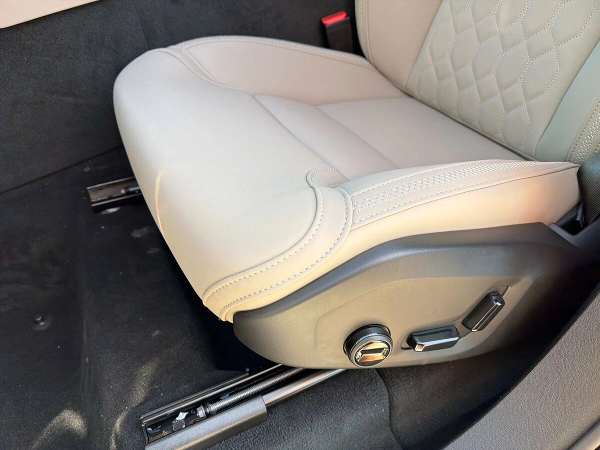 2026 Volvo - image 16