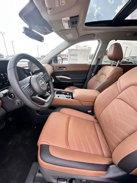 2025 Nissan Pathfinder Platinum photo 19