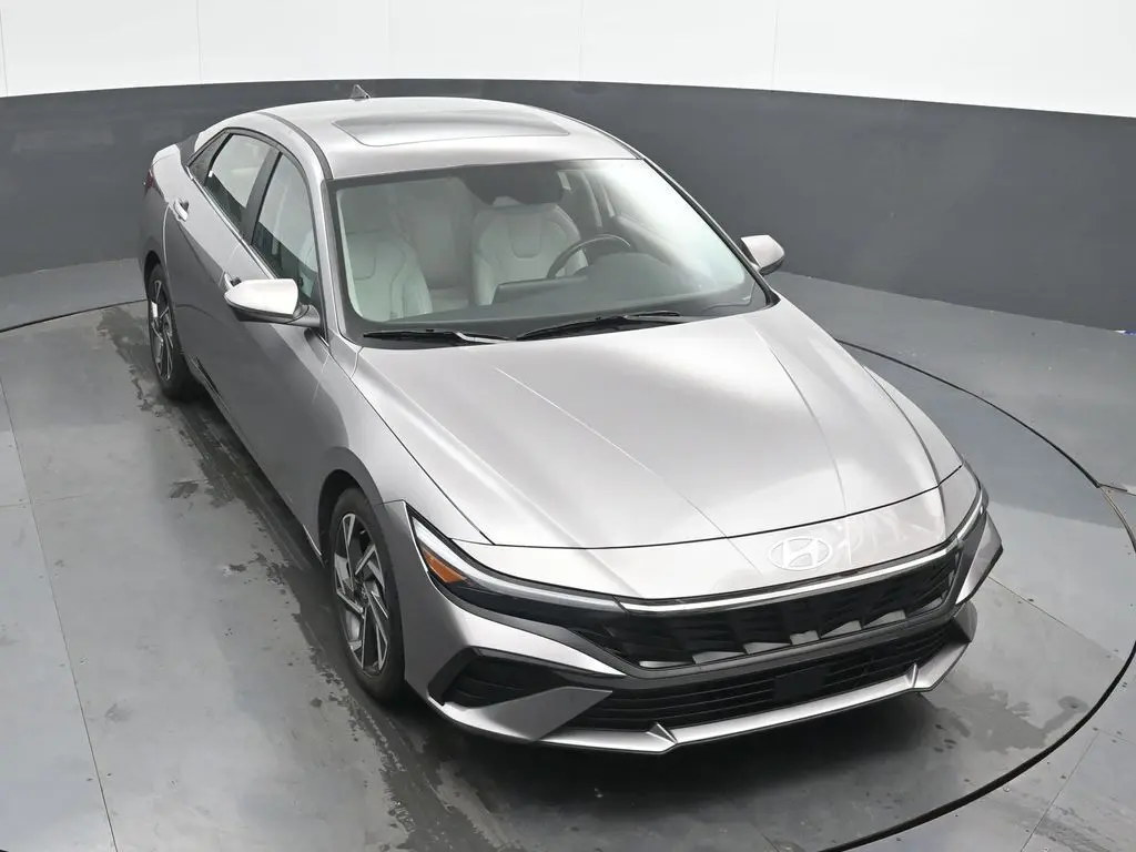 2024 Hyundai Elantra Limited photo 31