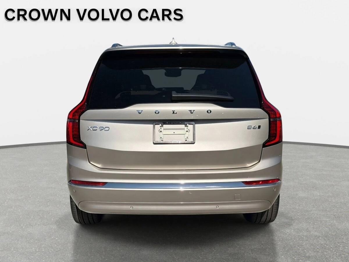 2026 Volvo - image 6