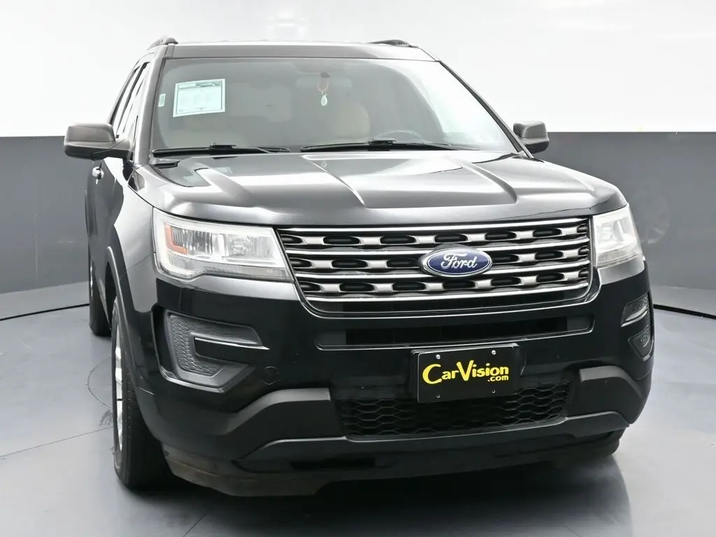 2017 Ford Explorer Base photo 2