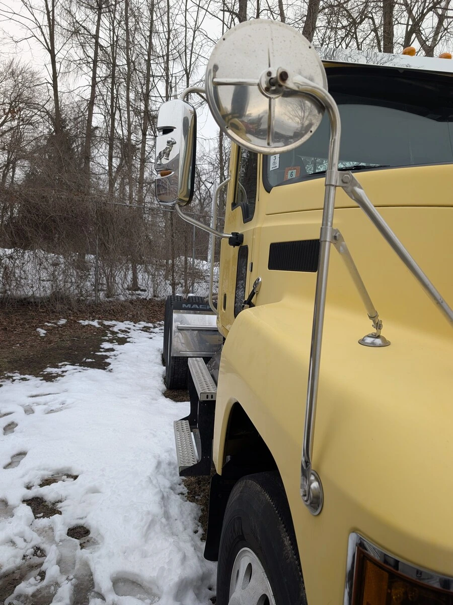 2020 Mack Pinnacle - image 4