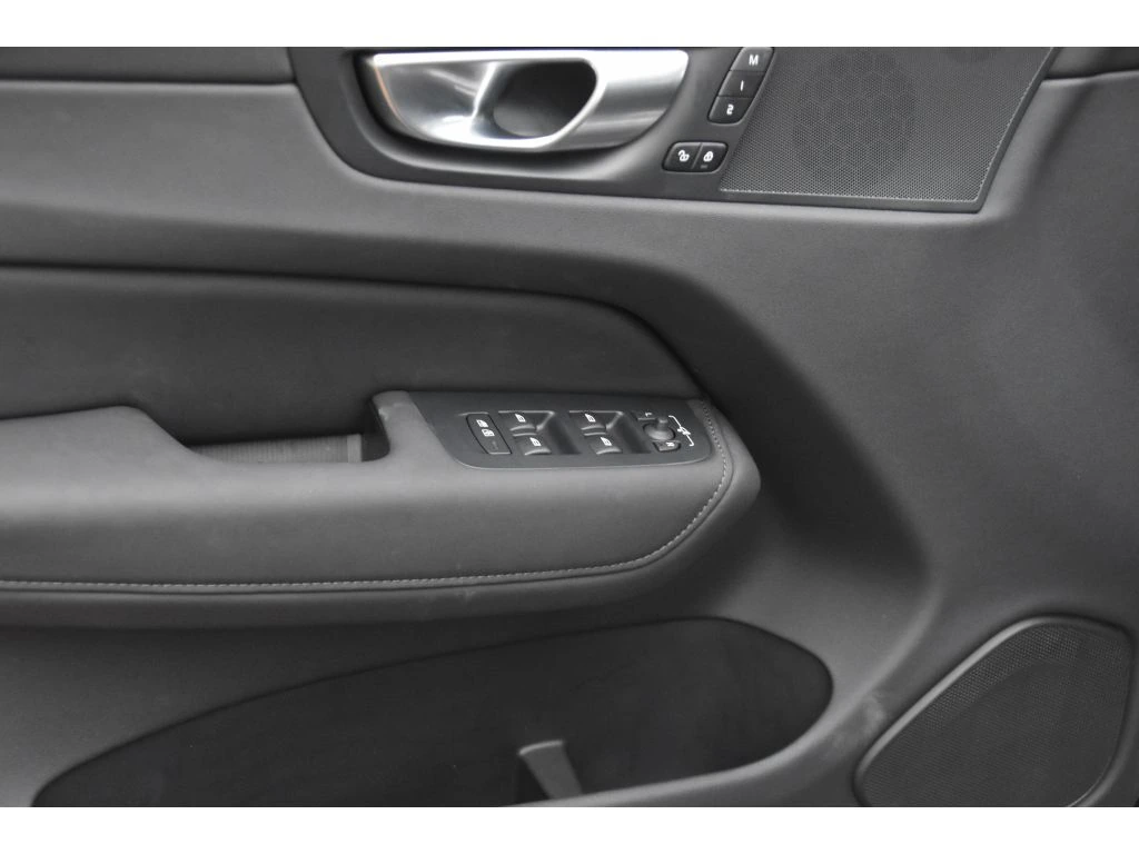 2026 Volvo - image 26