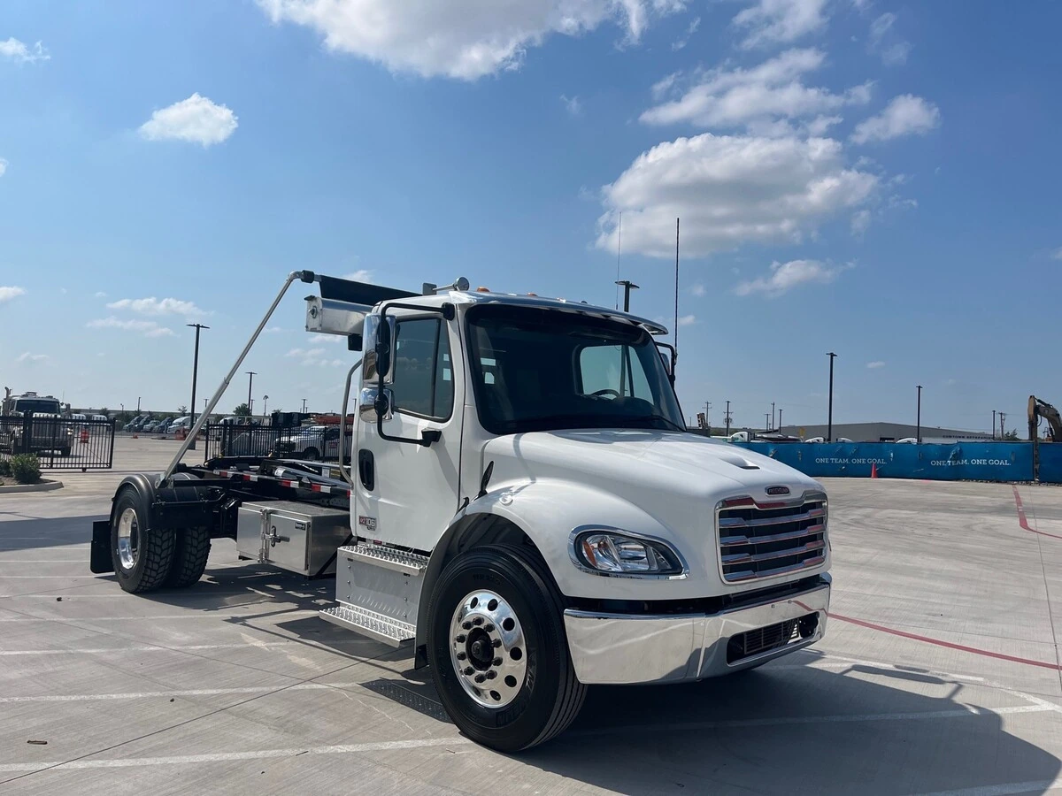 2026 Freightliner M2 106 in Fort Worth, TX — photo 3