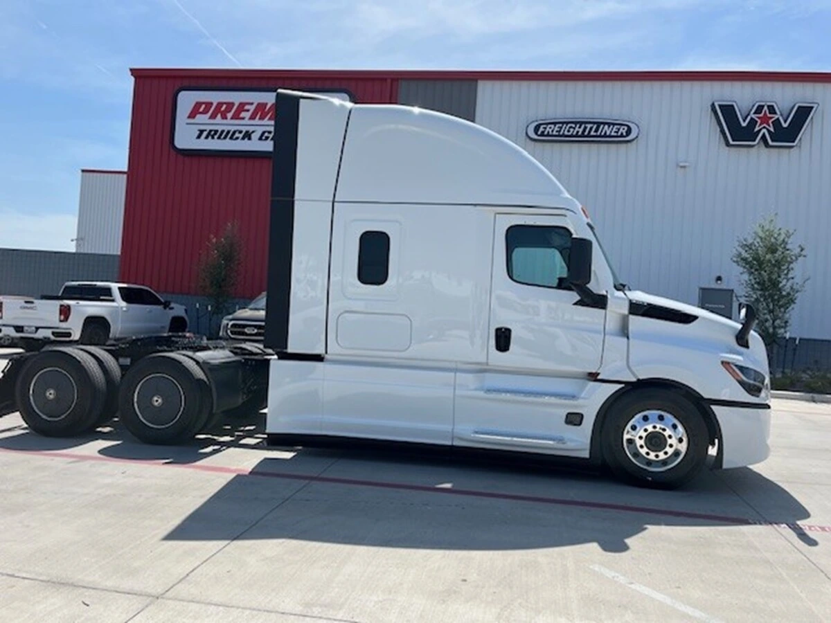 2027 Freightliner - image 4