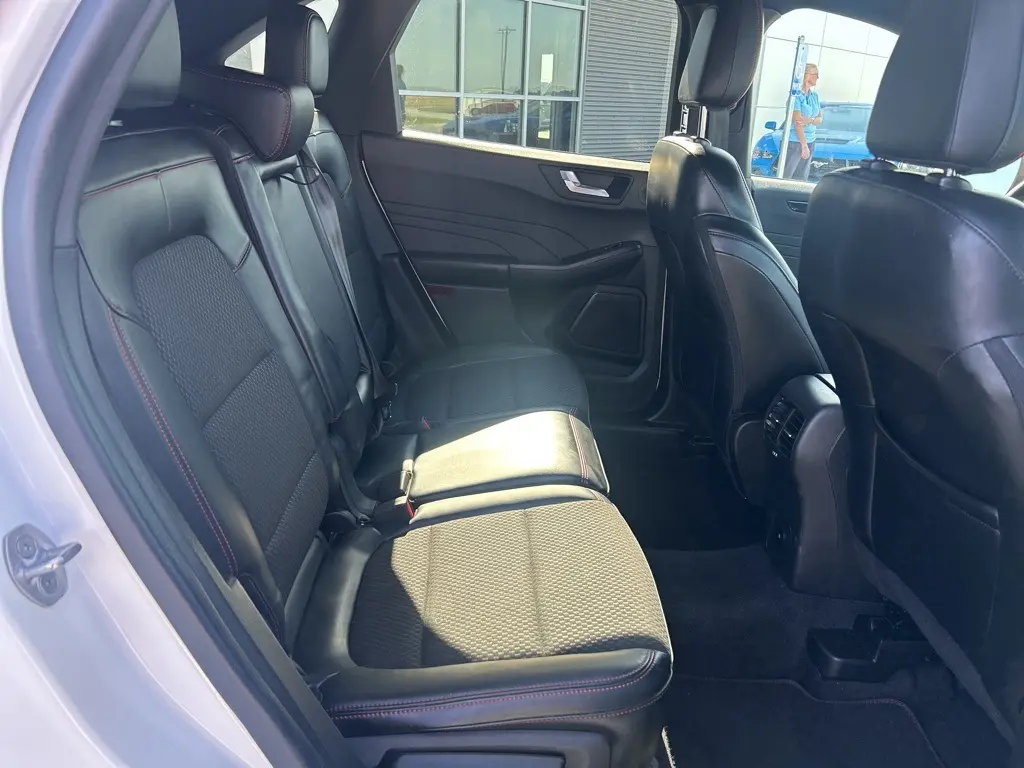 2023 Ford Escape ST-Line Select photo 11