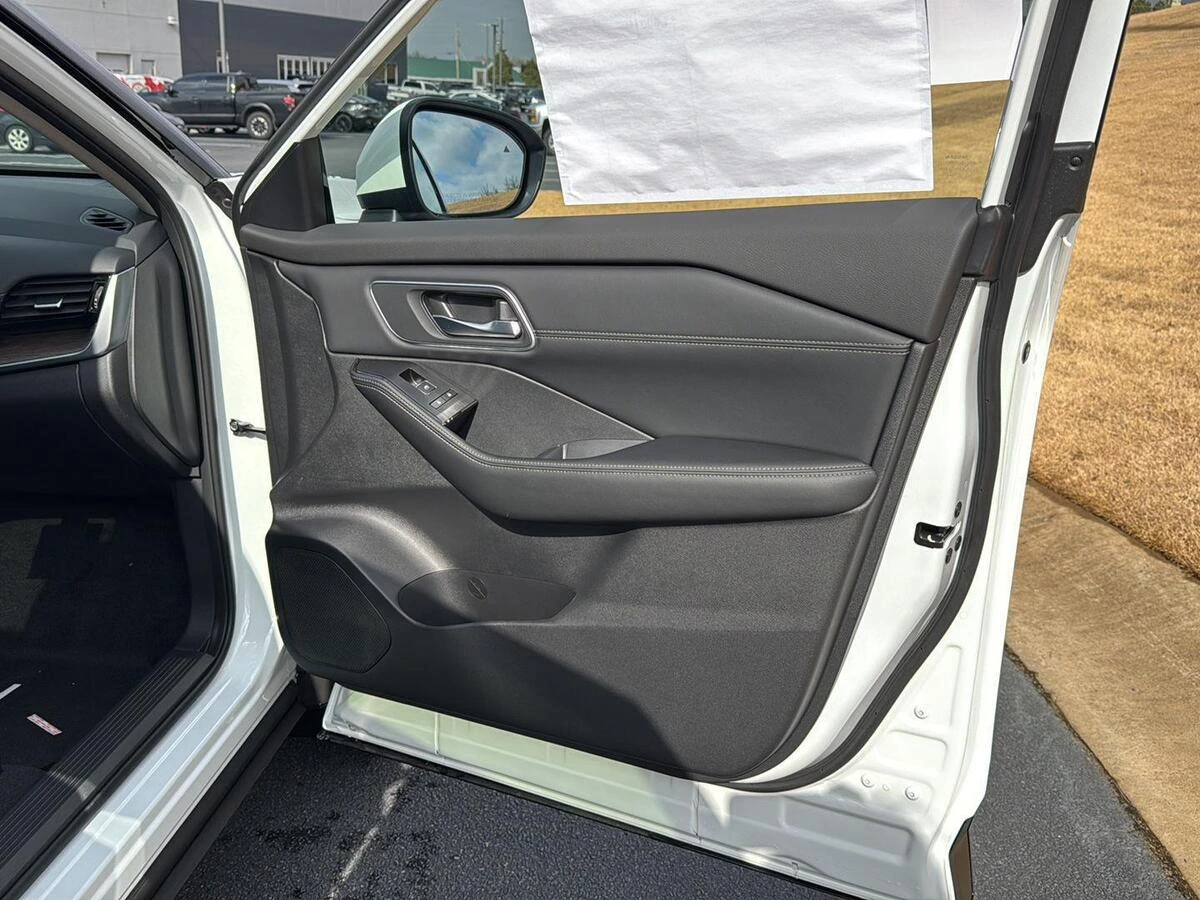 2026 Nissan Rogue Platinum - Photo 12