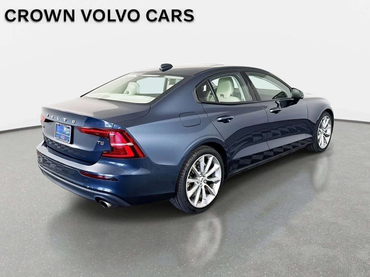 2021 Volvo - image 5