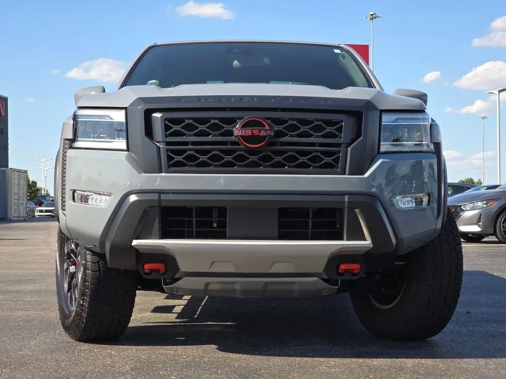 2023 Nissan Frontier PRO-4X photo 12