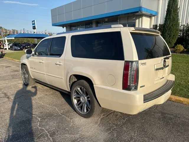 2020 Cadillac Escalade ESV Luxury photo 4
