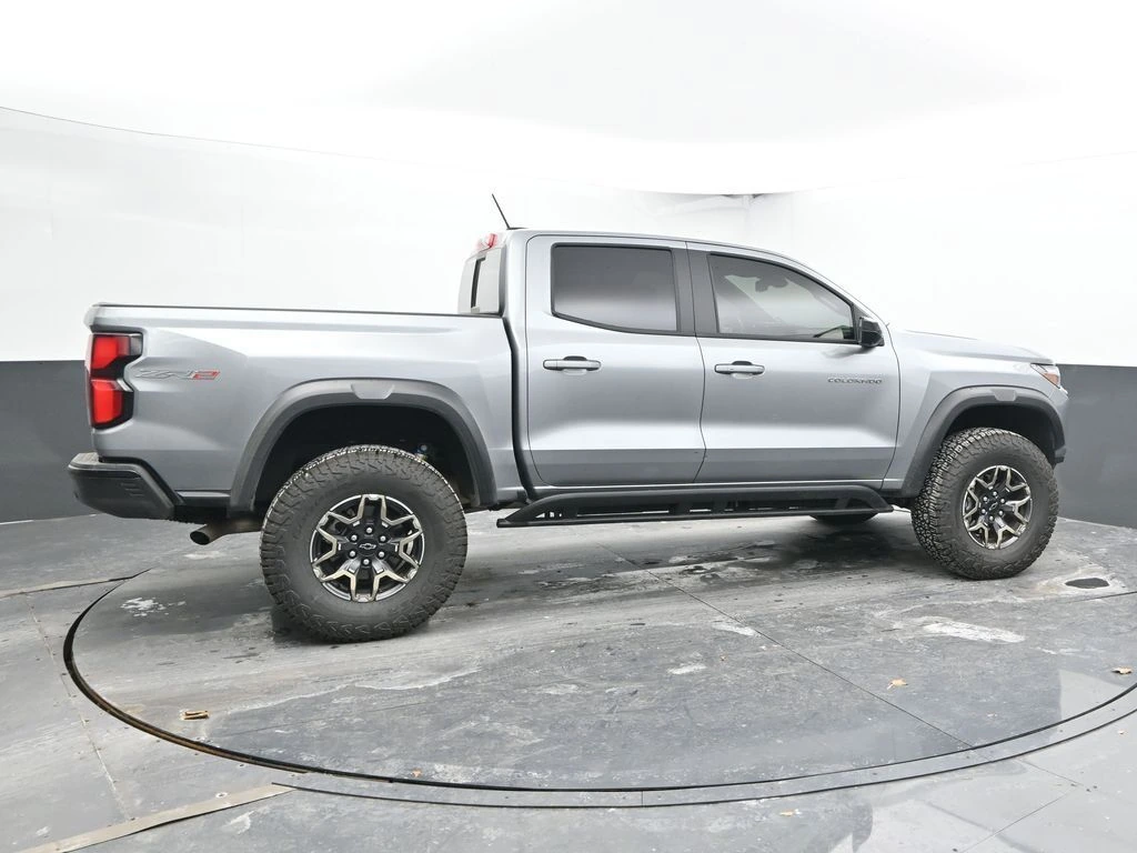 2024 Chevrolet Colorado ZR2 - Photo 9