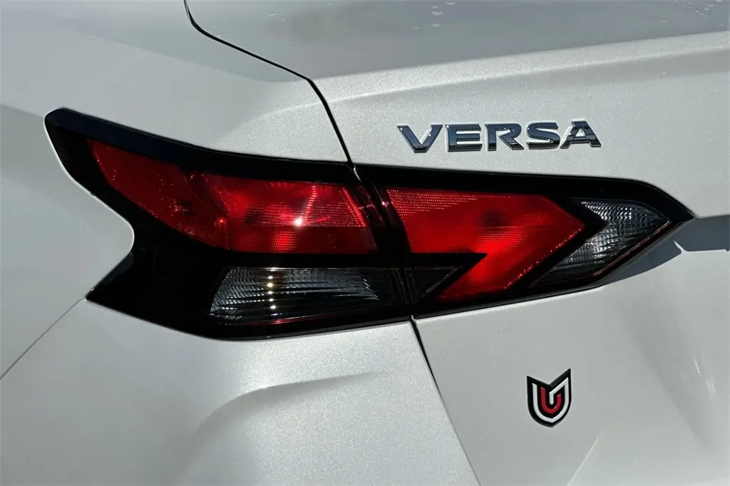 2025 Nissan Versa 1.6 SV photo 26